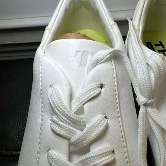 Thousand Fell Lace Up White Eco Recycled Tennis Shoes Mens size 9